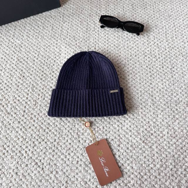 Lp Autumn and winter style wool knitted beanie with cuffs. This must be a favori