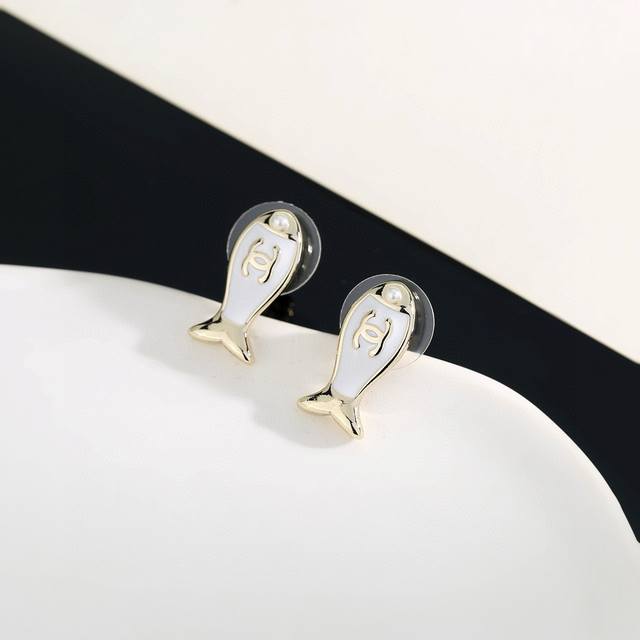 New Chanel fish earrings are exactly the same as the original ones, high-end cu