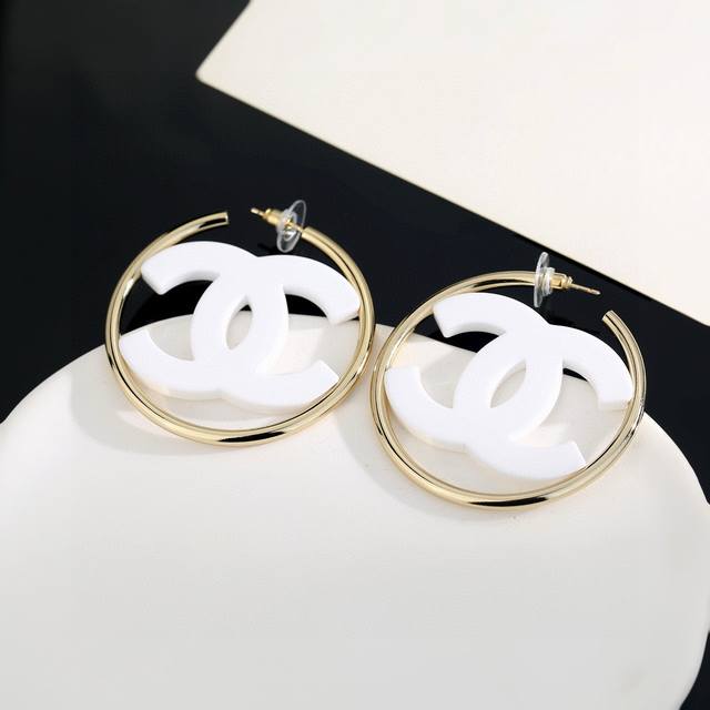 Today's new arrival: Acrylic round rings in black and white with double C earri