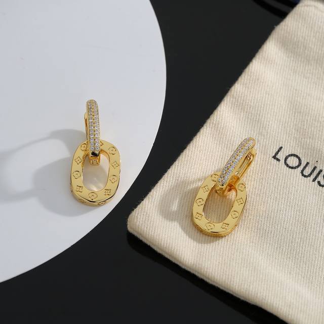 Louis Vuitton letter stud earrings are crafted with exquisite craftsmanship and