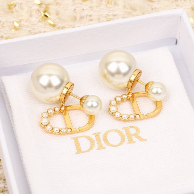 High-quality details as shown Dor Pearl Cd earrings, the latest Cruise 25-year