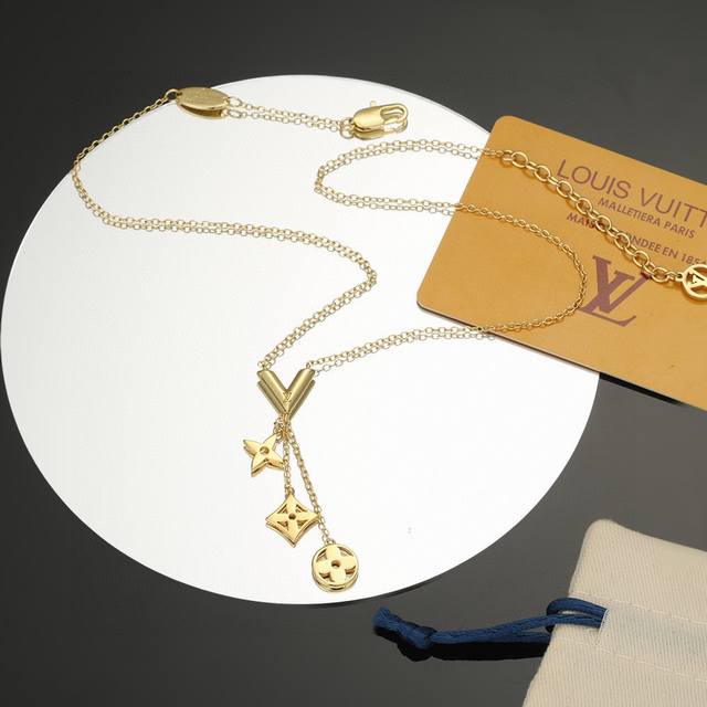 This exquisitely crafted Louis Vuitton necklace, crafted with exquisite craftsm