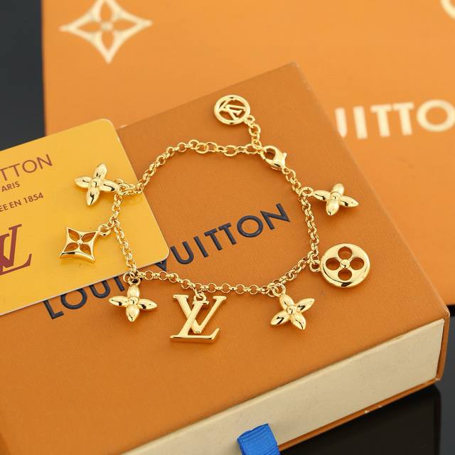 The exquisitely crafted Louis Vuitton bracelet, adhering to exquisite craftsman
