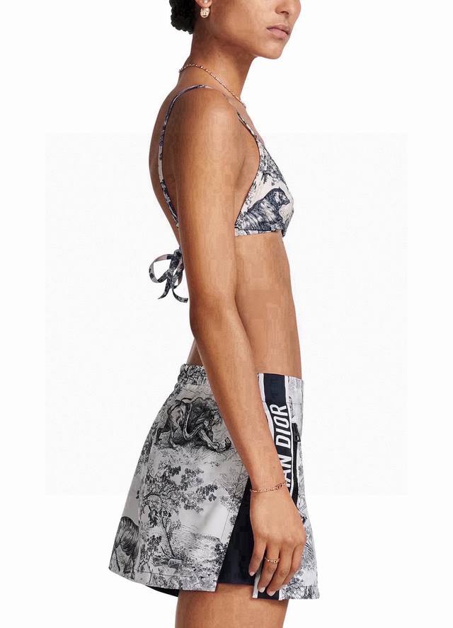 Three-piece Dior bikini, perfect for a variety of occasions. Perfect for wearing