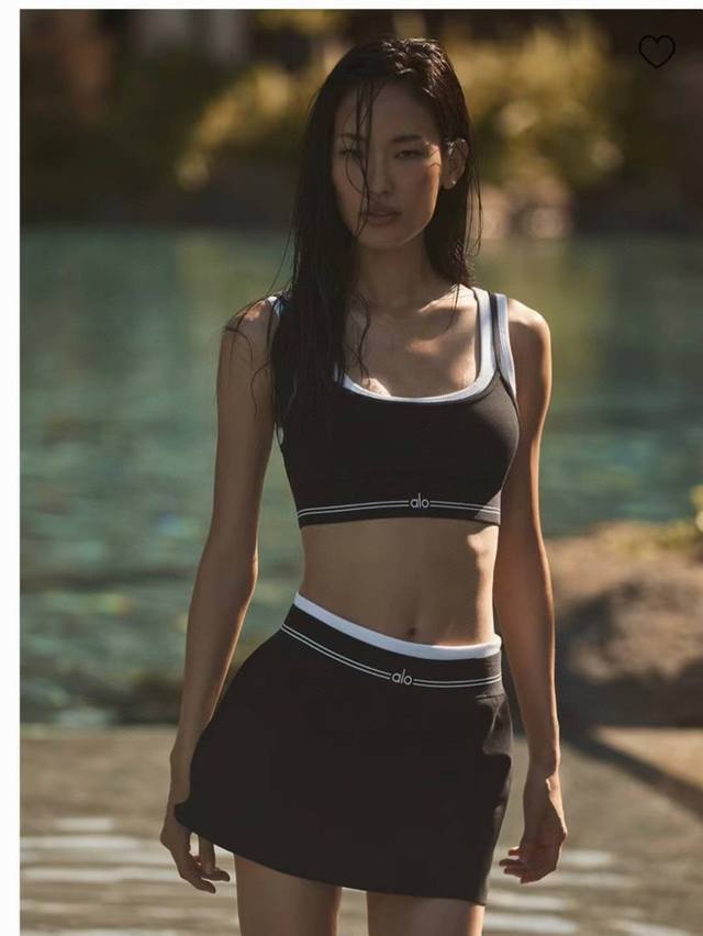 Alo new high-elastic fitness short yoga suit sports suit ~ small vest slim hip-l