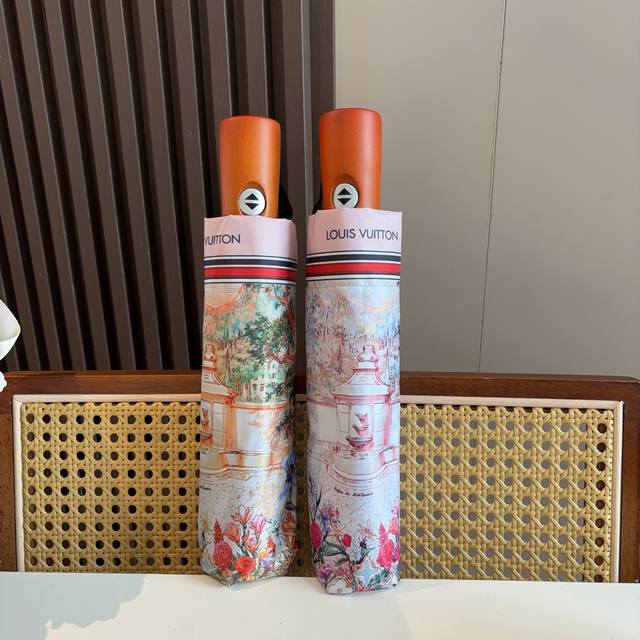 Louis Vuitton's new tri-fold automatic folding umbrella with new coating technol
