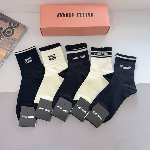 comes with packaging, 5 pairs per box Miumiu new mid-calf men's socks, pure cot
