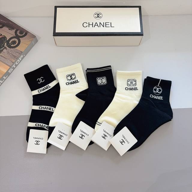 comes with packaging, 5 pairs per box Chanel classic mid-calf socks made of pur