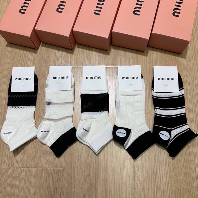 Special Miumiu Miu Miu new internet celebrity women's socks, one box of five pai