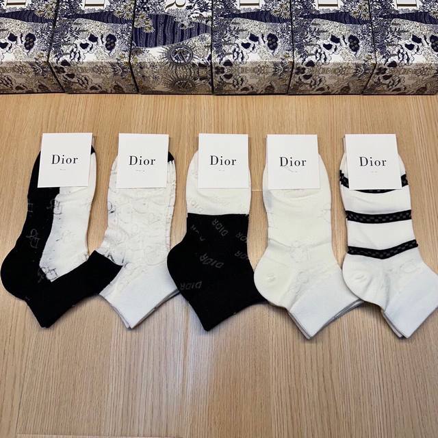 Special Dior Dior D's new internet celebrity women's socks, a box of five pairs