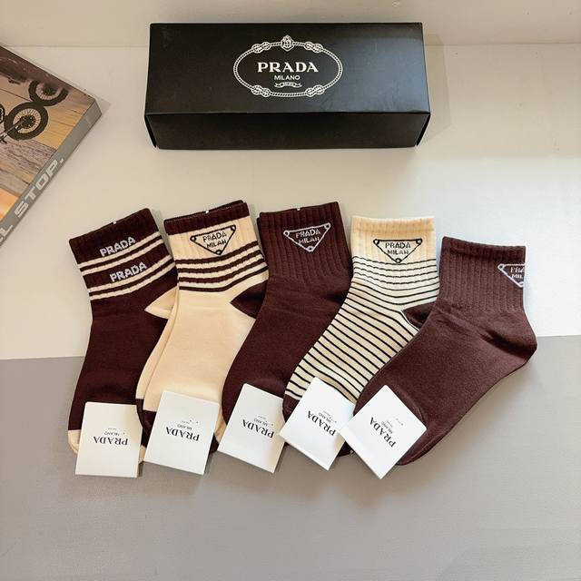 comes with packaging, 5 pairs per box Prada new mid-calf socks, pure cotton fab