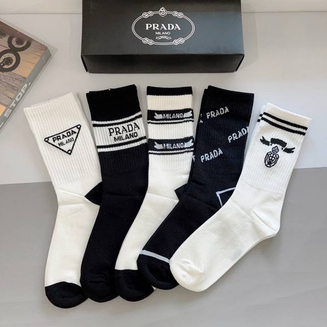 comes with packaging, 5 pairs per box Prada's new high-end pure cotton stocking