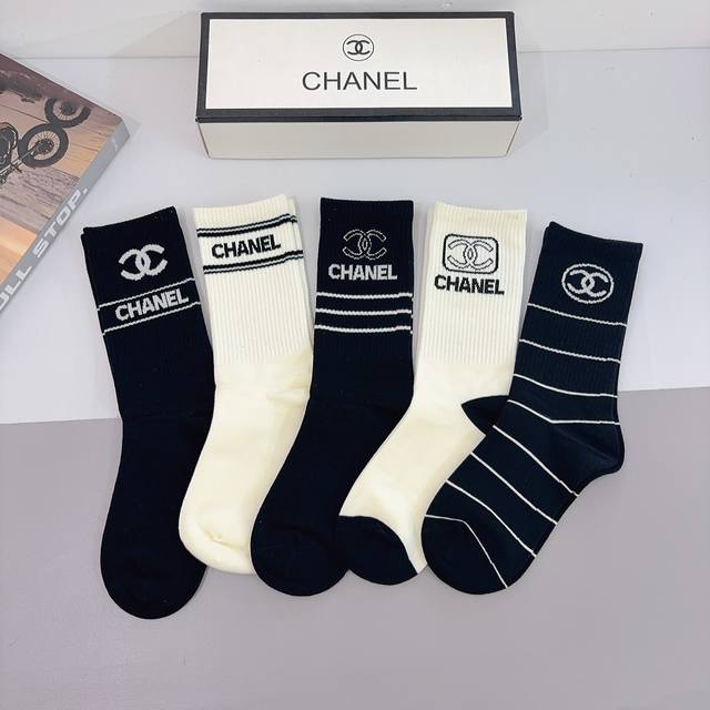 comes with packaging, 5 pairs per box Chanel classic long socks, high version p