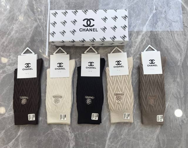 Special packaging Chanel's new cashmere embroidered mid-length stacked socks! Fi