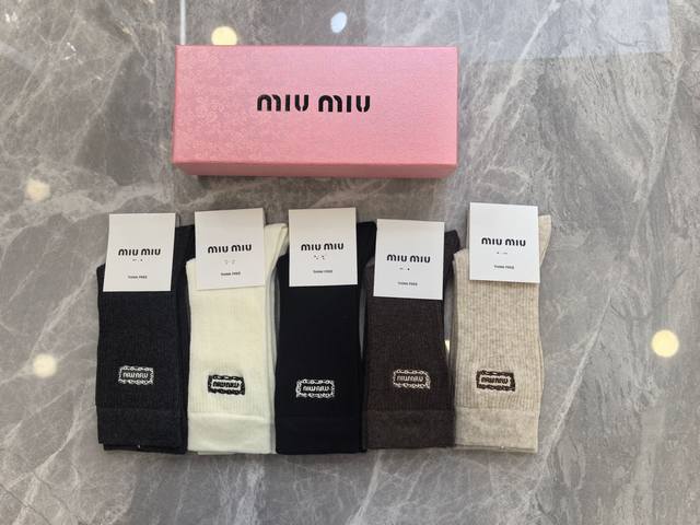 Special packaging Miumiu Miu Miu's new cashmere embroidered mid-length stacked s