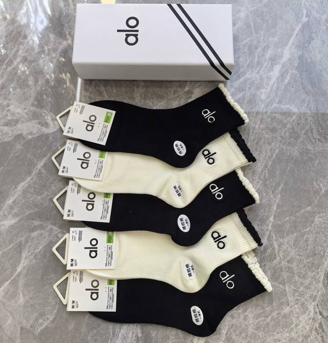 Special packaging Alo new embroidered mid-length tube-style stacked socks! Five