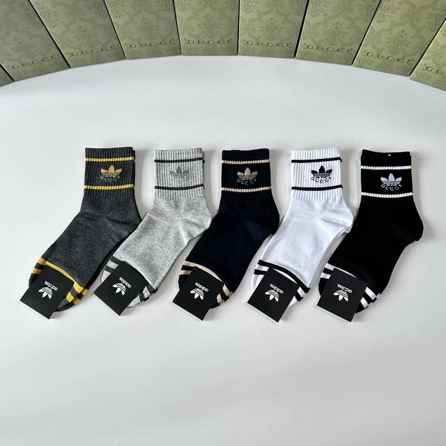 Special packaging Gucci's new mid-length stacked socks! Five pairs per box, coun