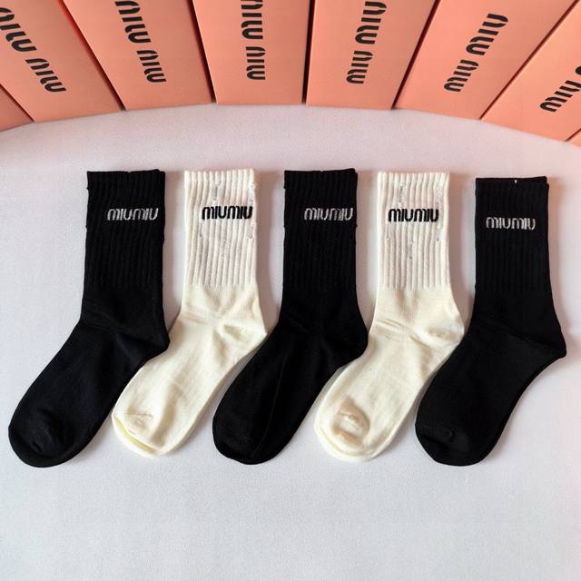 Special counter packaging Miumiu Miu Miu new mid-length stacked socks! Five pair