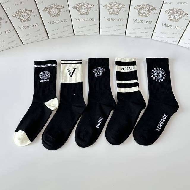 Special counter packaging Versace Versace new mid-length stacked socks! Five pa