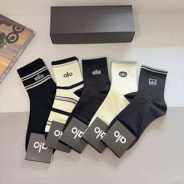 comes with packaging, 5 pairs per box Alo new trendy brand mid-tube men's socks