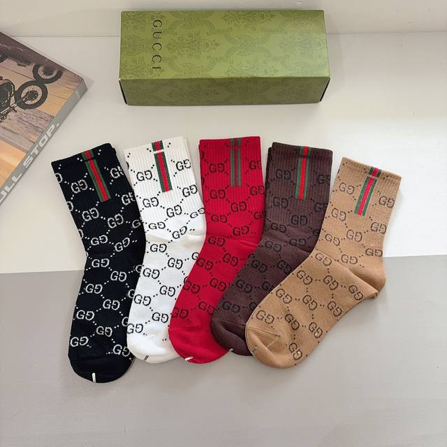 comes with a box of 5 pairs of Gucci Gucci Instagram super hot long socks, pure