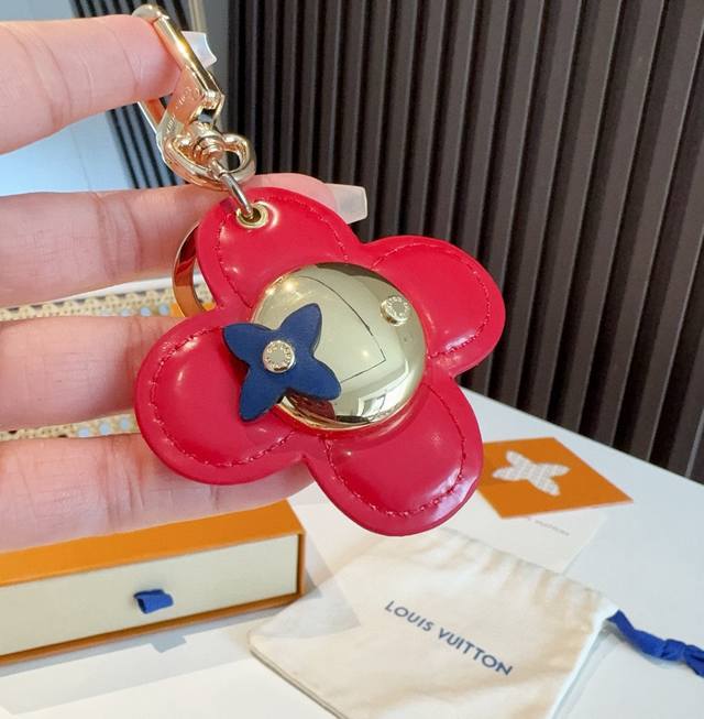 Lv keychain sunflower pendant series three-dimensional flower bag pendant stripe