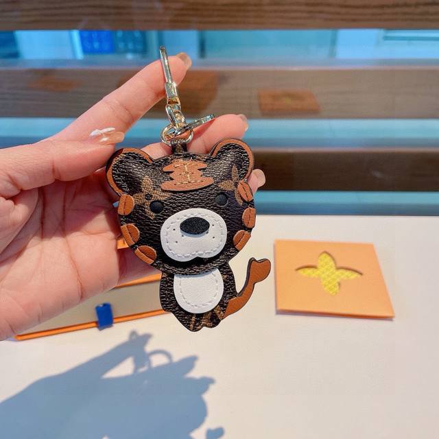 Donkey family animal brother doll pendants, bear cub, tiger cub, lion cub bag o