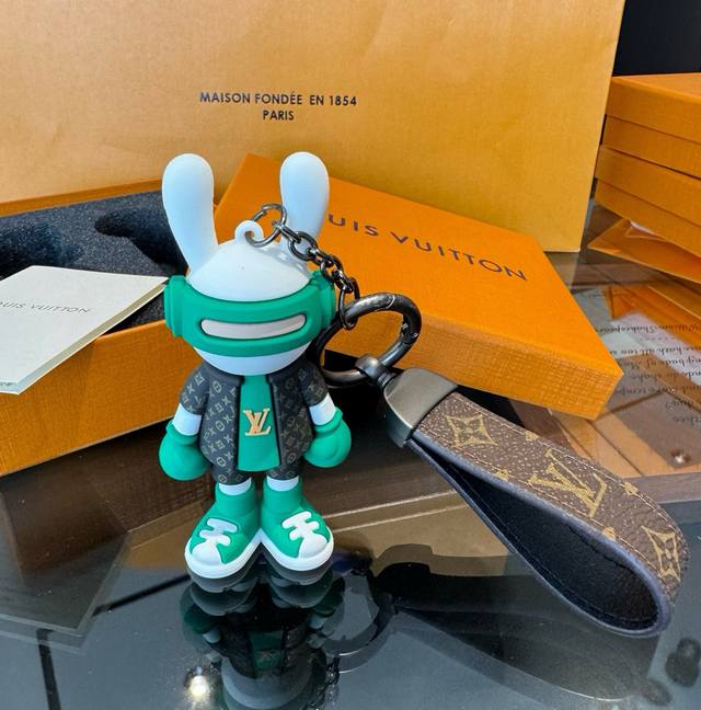 Lv rabbit doll keychain can be detached as a car ornament, Internet celebrity ho