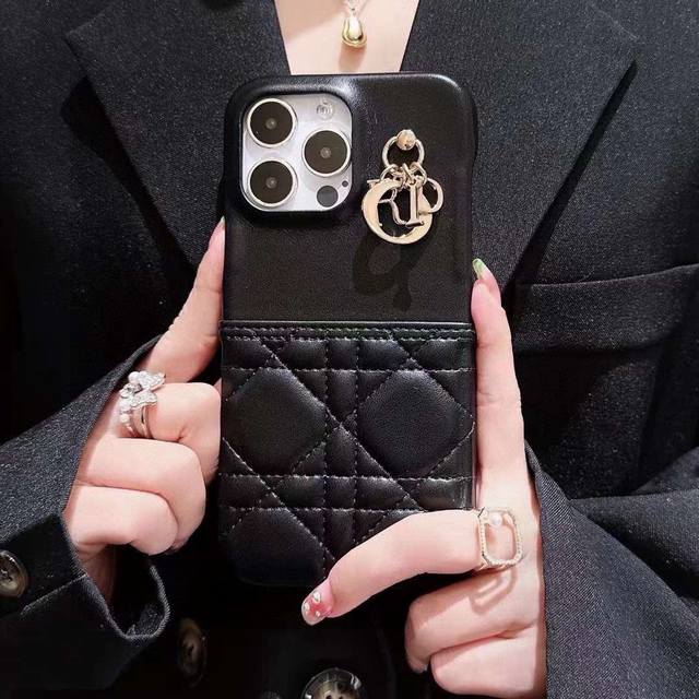 Dior mobile phone case Dior hardware pendant official website 1:1 synchronous up