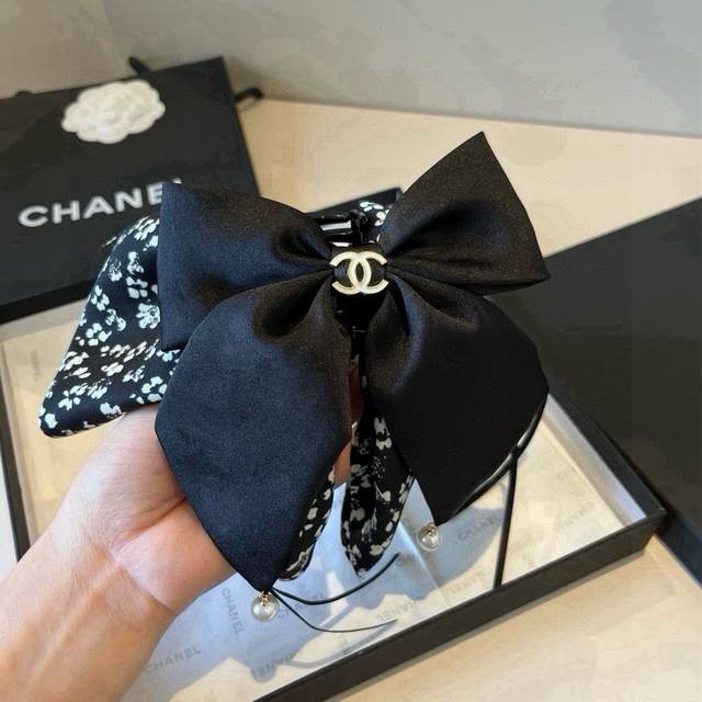 Chanel hairpin
