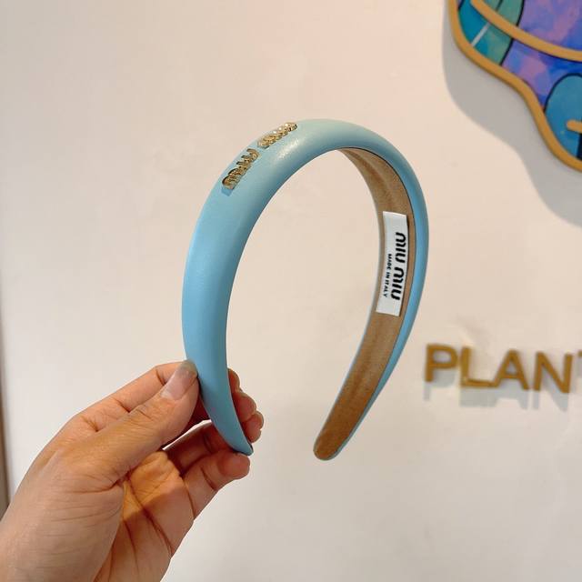 with packaging Miumiu new sheepskin custom headband, metal letter headband! Spe