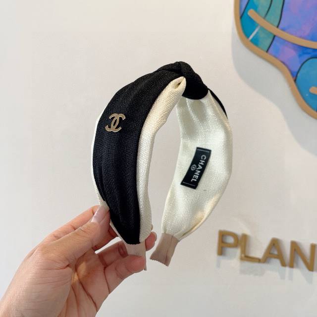 with packaging Chanel Chanel's latest small wide-brimmed headband, retro headba