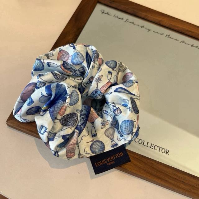 Lv Louis Vuitton hairband