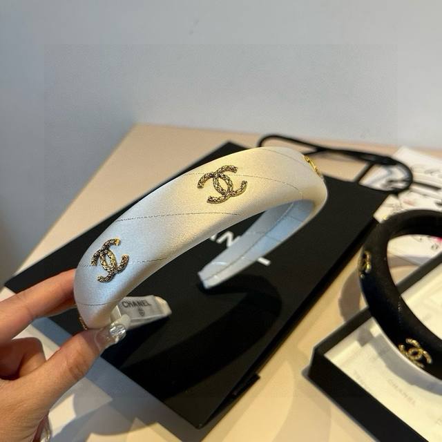 Chanel headband, a must-have for high-end custom ladies