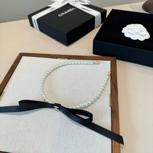 Chanel pearl headband, official style