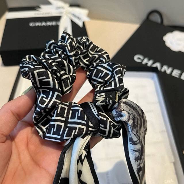 Fe Ndi Fendi new hairband