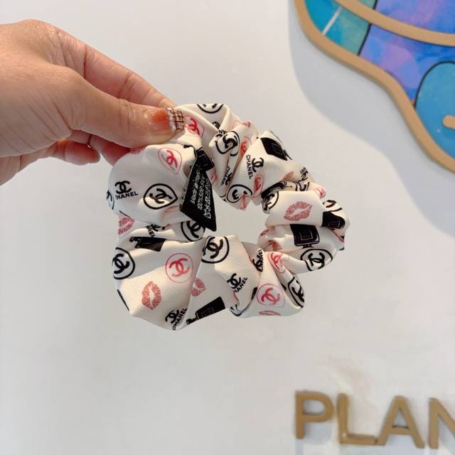 with packaging Chanel Chanel new celebrity hair band, exquisite intestinal loop