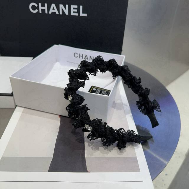 comes with a box Chanel's latest lace headband, super beautiful! A must-have fo