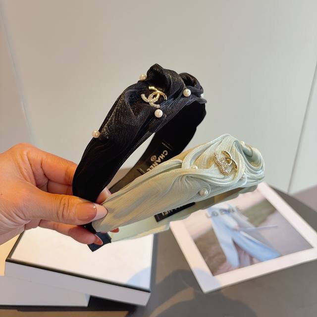 with packaging Chanel Chanel new small pearl headband, retro headband, popular