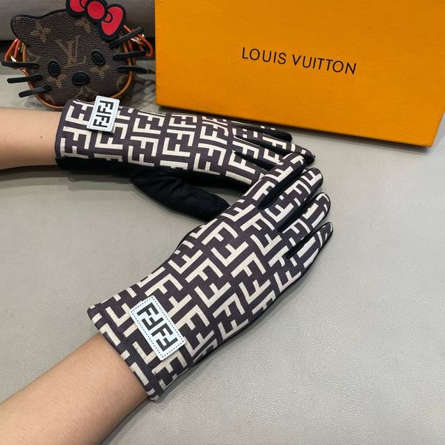 Fendi Fendi counter new wool touch screen gloves, classic FF jacquard autumn and