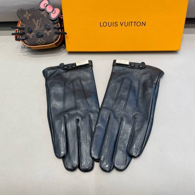 Men's and women's Prada new couple's exclusive first touch-screen gloves, origin