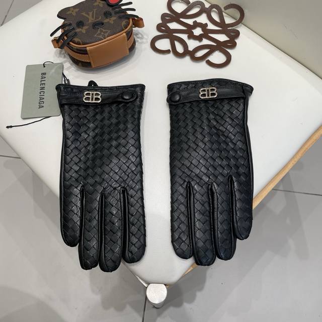 Balenciaga's new European top-quality original men's high-end gloves are made e