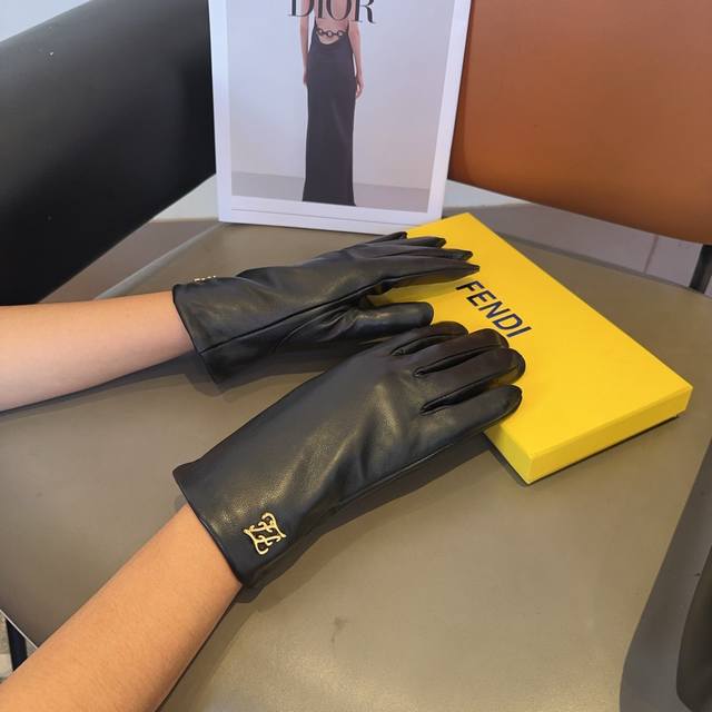 Gucci gloves, fashionable gloves, warm and velvet lining for autumn and winter,