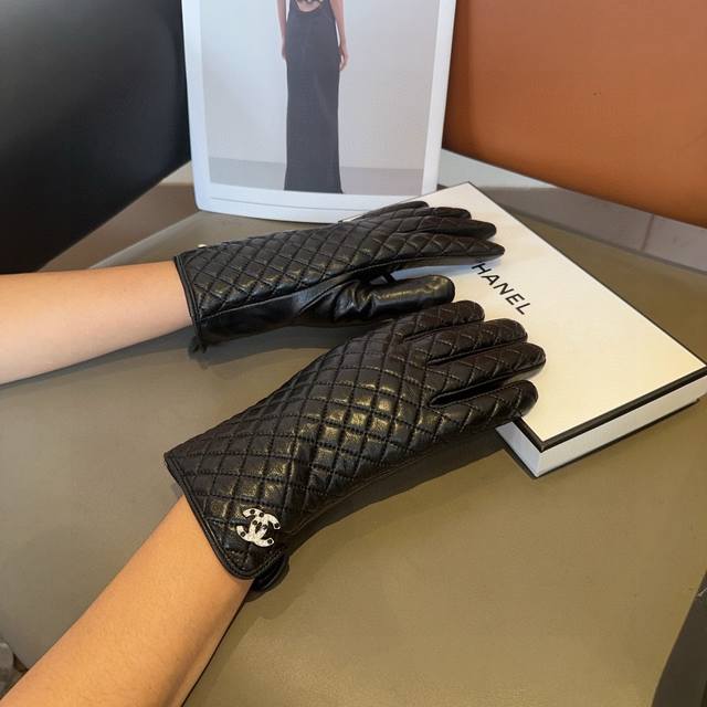 Chanel gloves, fashionable gloves, warm and velvet lining for autumn and winter,