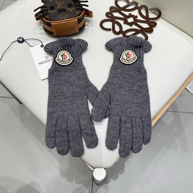 Moncler 2025 winter solid color wood ear edge handmade flower wool knitted glove