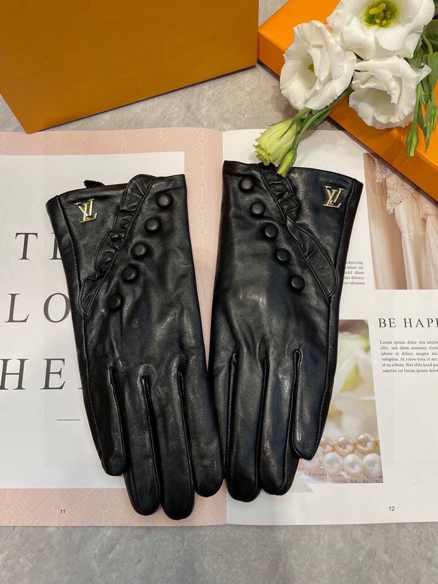 Hot arrival Ysl women's leather gloves that are popular in the circle of friend