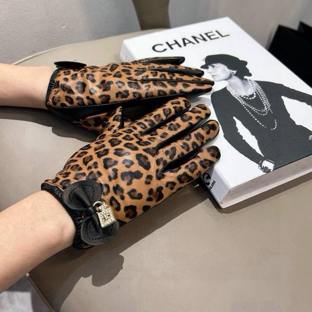 2025 new exclusive touch screen gloves, Chanel original quality official website