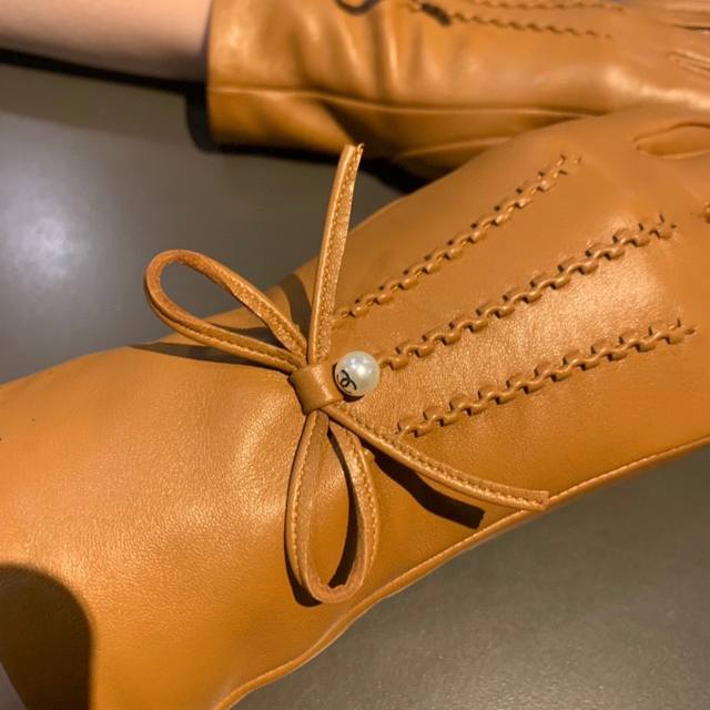 2025 new exclusive touch-screen gloves, Chanel original quality official website