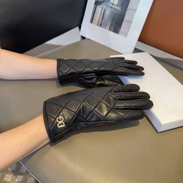 Dg sheepskin gloves, fashionable gloves, warm lining for autumn and winter, clas