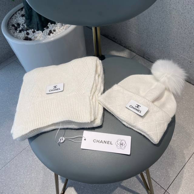 Chanel suit Chanel ladies' original hat and scarf set 70% rabbit fur + 30% wool